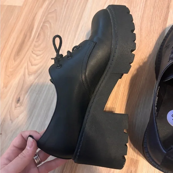 Madden Girl Black Platform Shoes - Picture 4 of 8